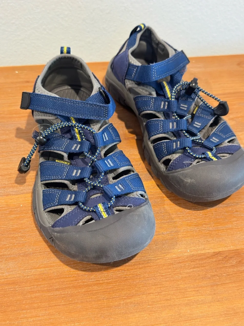Keen Newport H2 Sandals Big Kids Size 5 Shoes Unisex